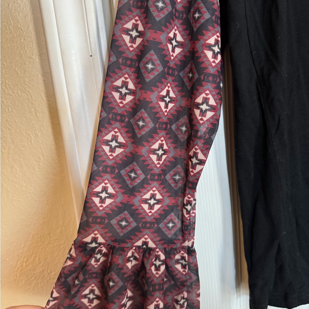 Women's partial mesh Patterned Top - Picture 2 of 3